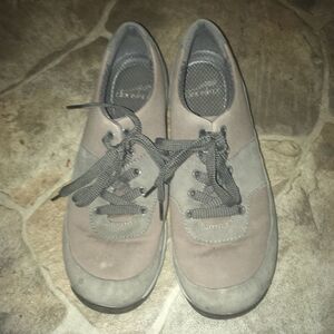 Dansko suede two tone tennis shoes